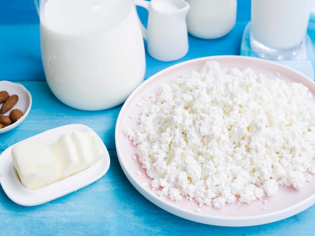 Free photo milk, cottage cheese and dairy products
