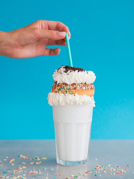 Milkshake composition with doughnut