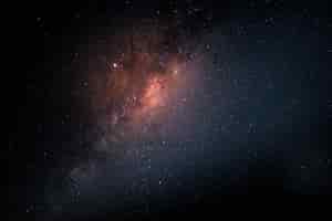 Бесплатное фото Млечный путь, полный звезд в космосе