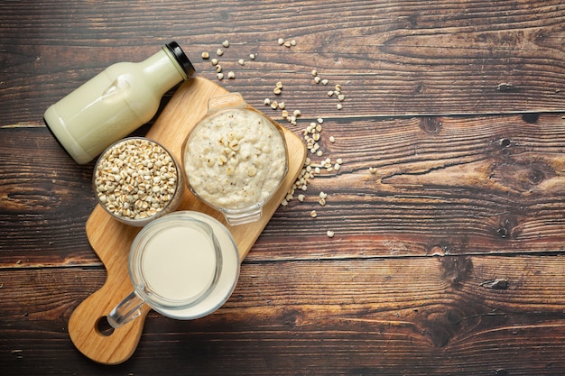 Foto gratuita porridge di congee di miglio pronto da servire