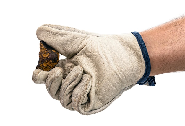 金属​の​岩​、​孤立した​白い​背景​を​保持している​保護​手袋​と​マイナーな​手​。​製鋼​または​鉱業​の​概念