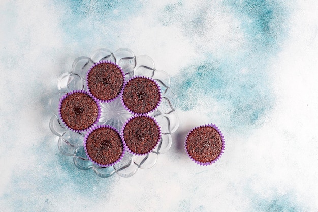 Free photo mini chocolate souffle cupcakes