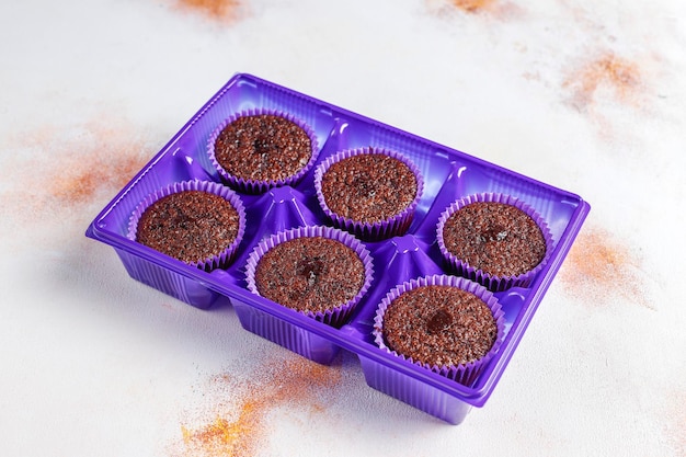 Free photo mini chocolate sufle cupcakes