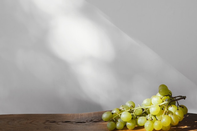 Free photo minimal abstract grapes copy space