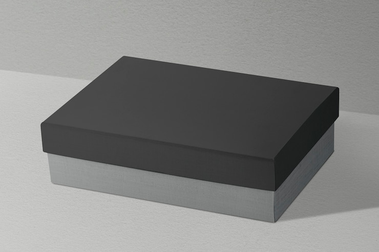Free Photo minimal box on gray backdrop