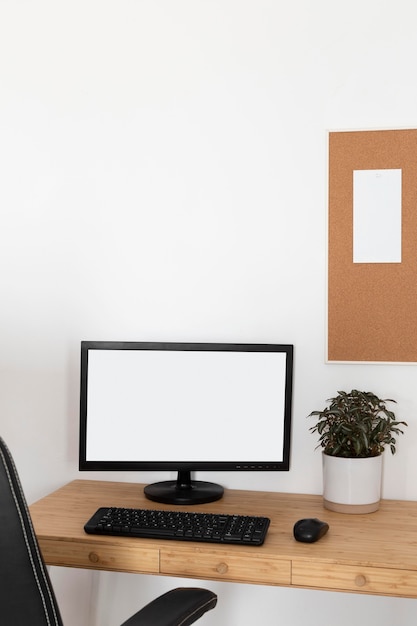 Minimal home desk design