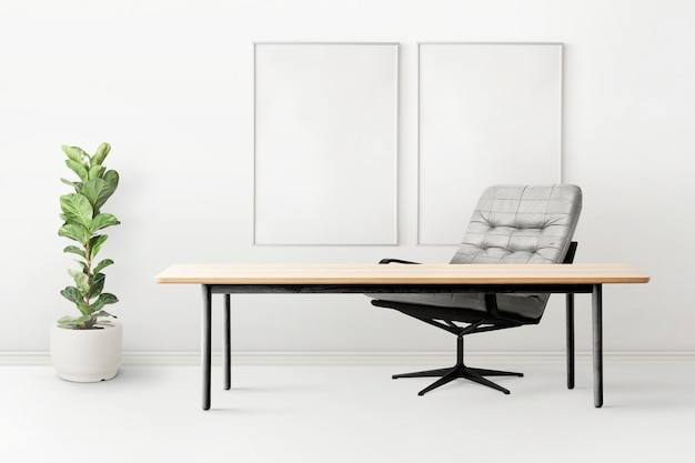 Foto gratuita interior design minimale per l'home office con pianta di fico a foglia di violino