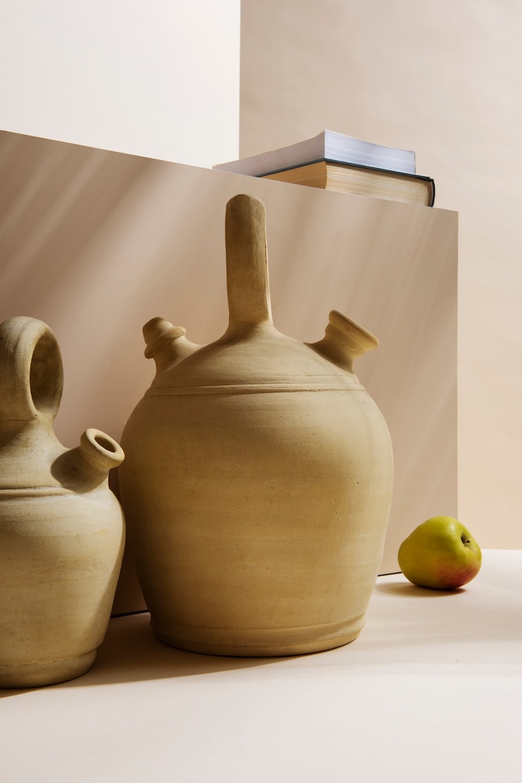 Free Photo minimal modern vases assortment