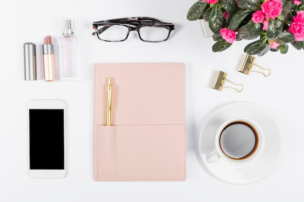 Free photo minimalist arrangement on office desk