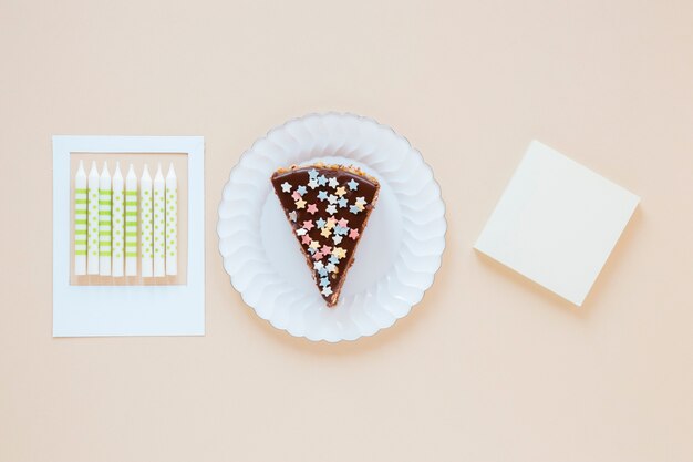 Minimalist birthday arrangement with delicious sliced cake