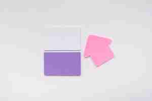 Free photo minimalist business cards and pink arrow