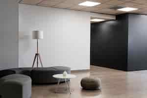 Бесплатное фото Минималистичная пустая комната в бизнес-здании