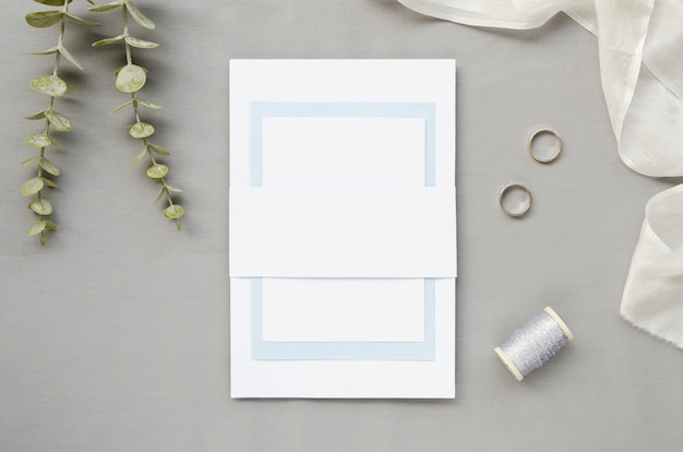 Free photo minimalist wedding invitation with rings