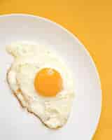 Free photo minimalistic breakfast