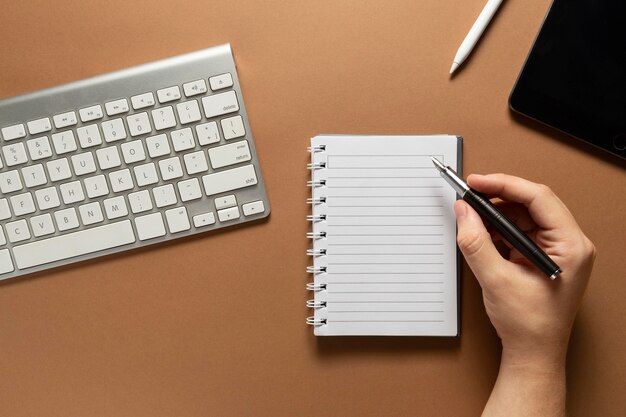 Minimalistic home desk design