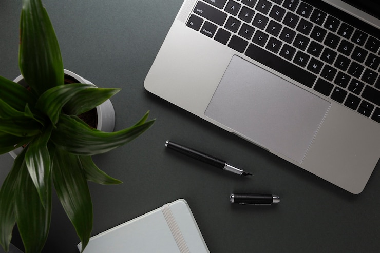 Free Photo minimalistic home desk design