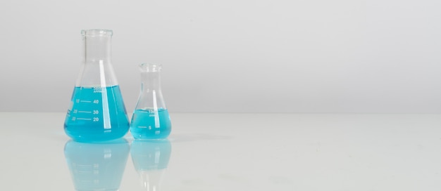 Foto gratuita banner di scienza minimalista con campione
