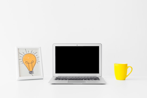 Free photo minimalistic workspace for great ideas