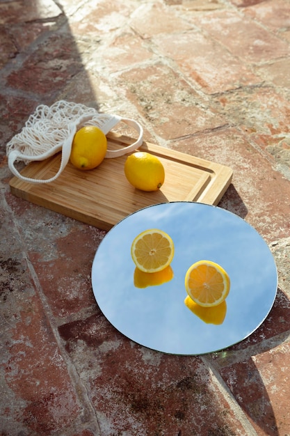 Free photo mirror with fresh lemons