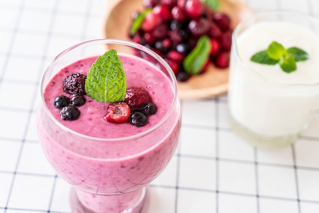 mixed berries with yogurt smoothies