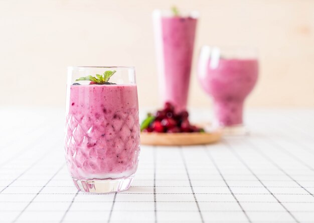 mixed berries with yogurt smoothies