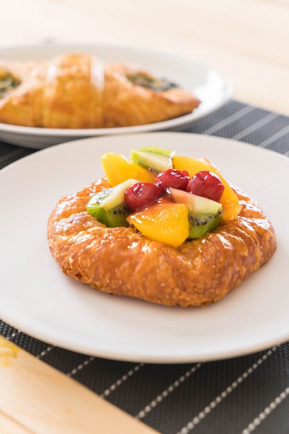 mixed fruits danish