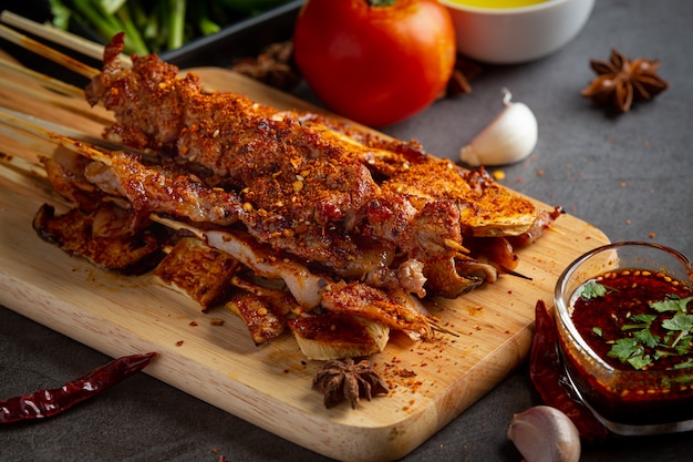 Free photo mixed grill with seasoned mala, sichuan pepper, chinese spices.