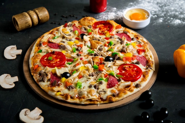 Free photo mixed pizza with various ingridients