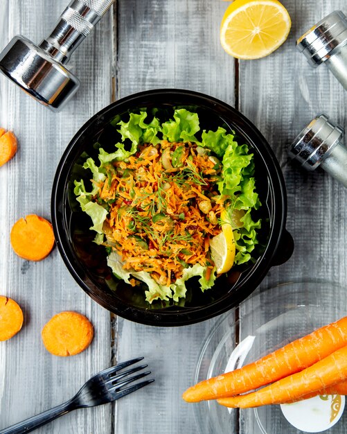 Mixed salad with chopped carrot