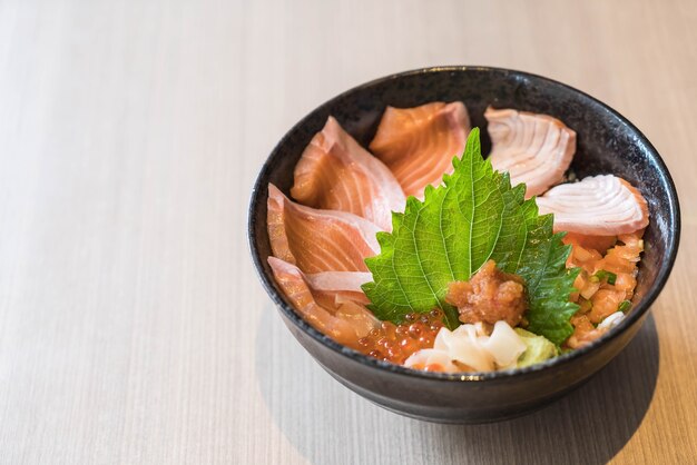 mixed salmon dongburi set