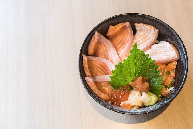 mixed salmon dongburi set