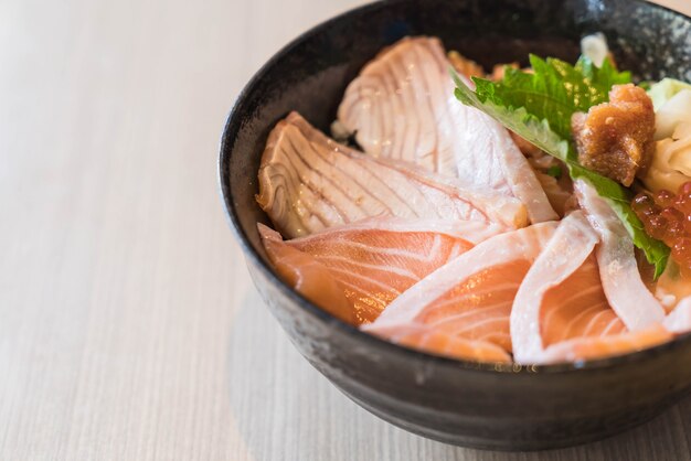 mixed salmon dongburi set