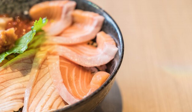 mixed salmon dongburi set