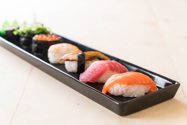 Free photo mixed sushi set