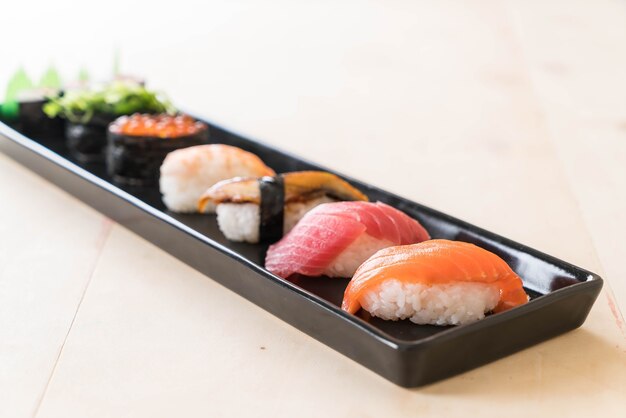 mixed sushi set