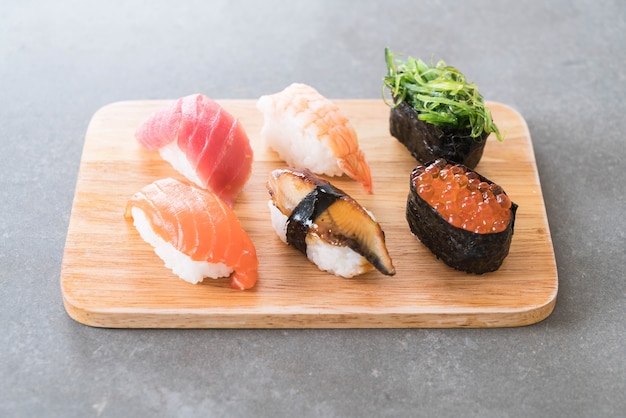 Free photo mixed sushi set