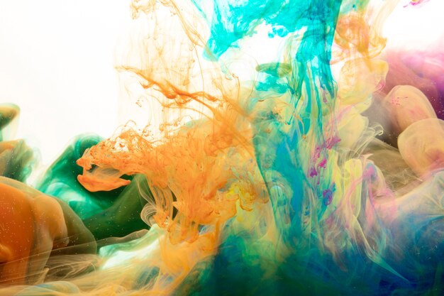 Mixing splashes of paint