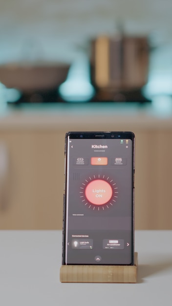 Мобильный телефон с программным обеспечением для автоматизации беспроводного освещения
