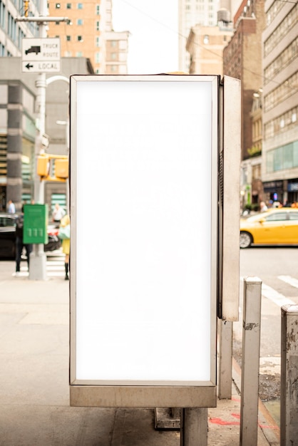 Макет рекламного щита на тротуаре