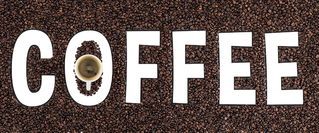 コーヒーとエスプレッソのカップの形のコーヒー豆のモックアップ