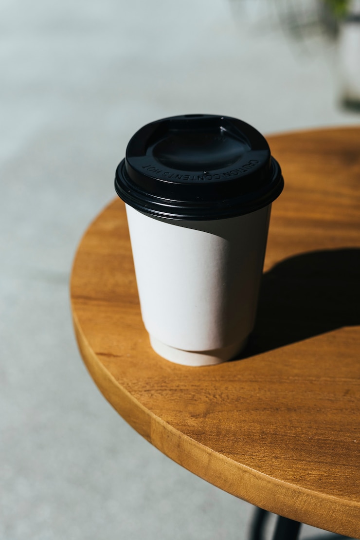 Free Photo mockup of a disposable cup of coffee