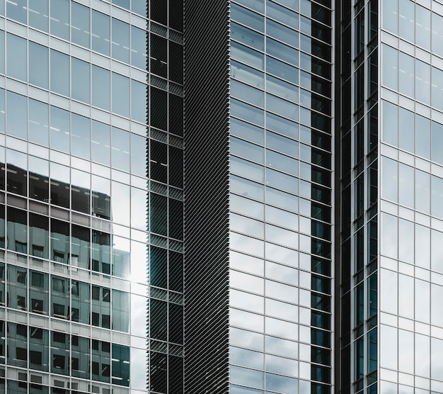 Бесплатное фото Современные жилые и офисные здания при дневном свете