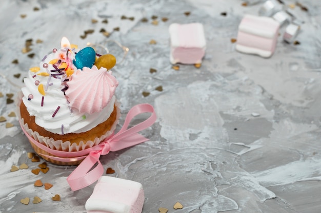 Free photo modern birthday composition with lovely cupcake