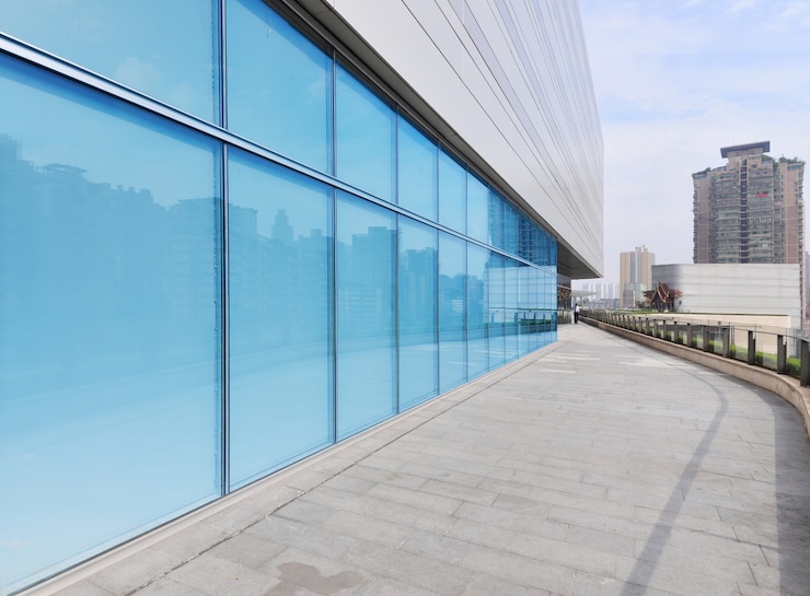 Free Photo modern building made of crystal