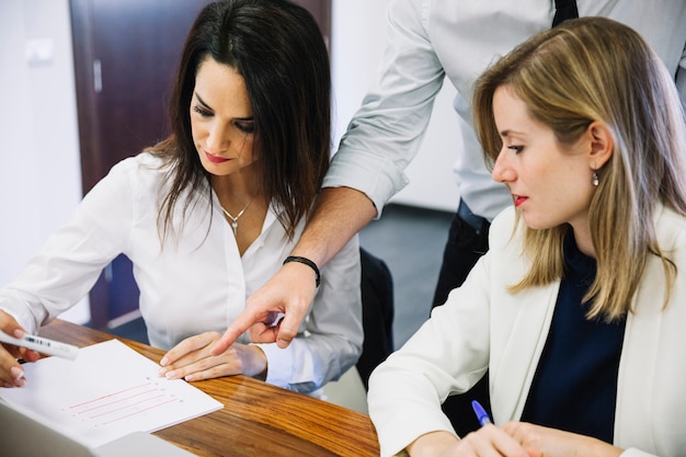 Free photo modern business people looking at papers