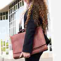 Free photo modern businesswoman with bag