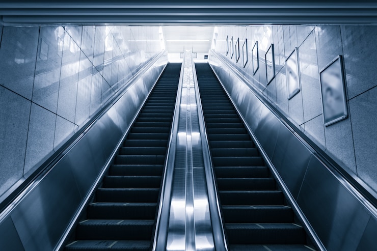 Free Photo modern escalator in shopping center