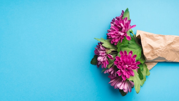 Foto gratuita concetto di fiori moderni con stile elegante