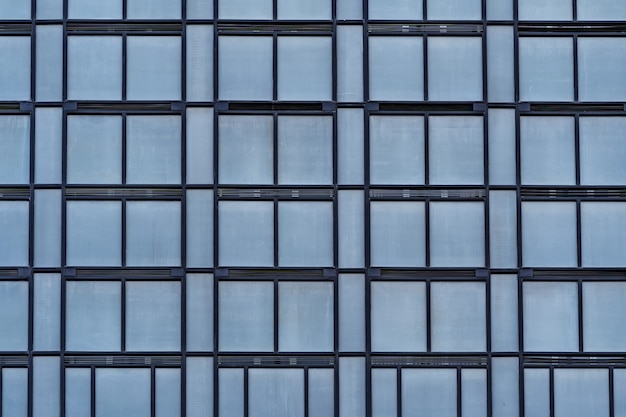 近代的なガラス建築。構造線のあるモダンな建物