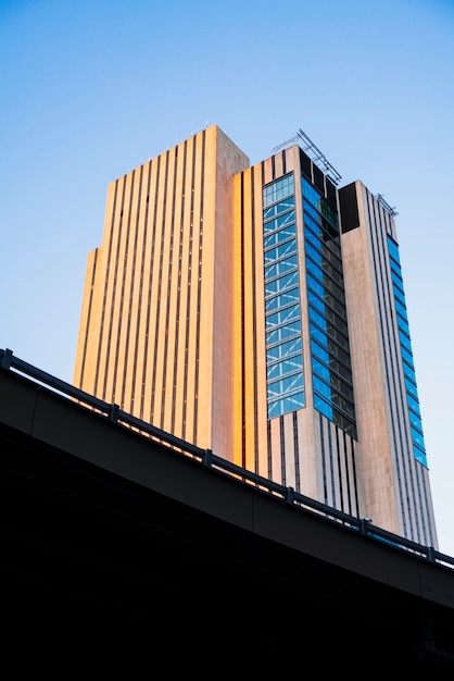 현대적인 고층 빌딩